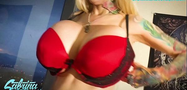  Sabrina Sabrok changing bra´s topless